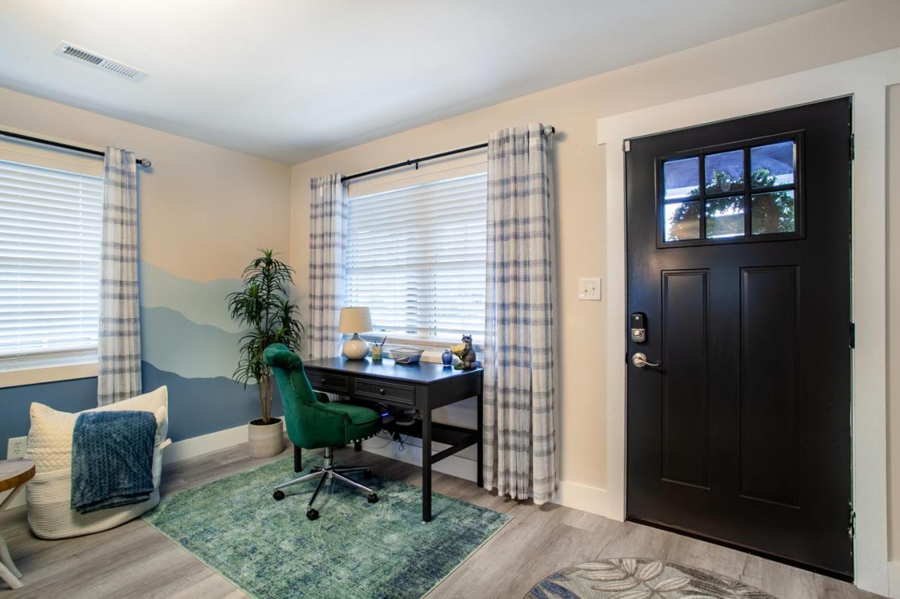 Blue Valley Inn - Hot Tub & Spacious Play Area! نوكسفيل المظهر الخارجي الصورة