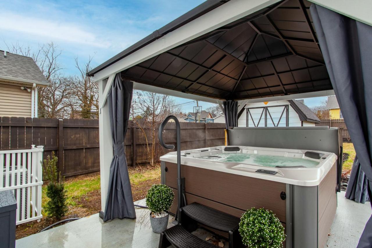 Blue Valley Inn - Hot Tub & Spacious Play Area! نوكسفيل المظهر الخارجي الصورة