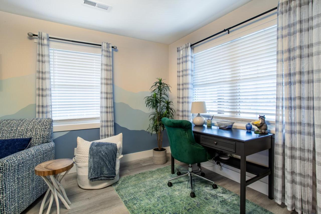 Blue Valley Inn - Hot Tub & Spacious Play Area! نوكسفيل المظهر الخارجي الصورة